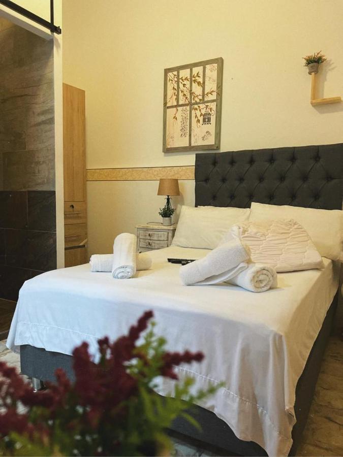 Casa Blanca San Antonio Hostal Boutique Кали Екстериор снимка