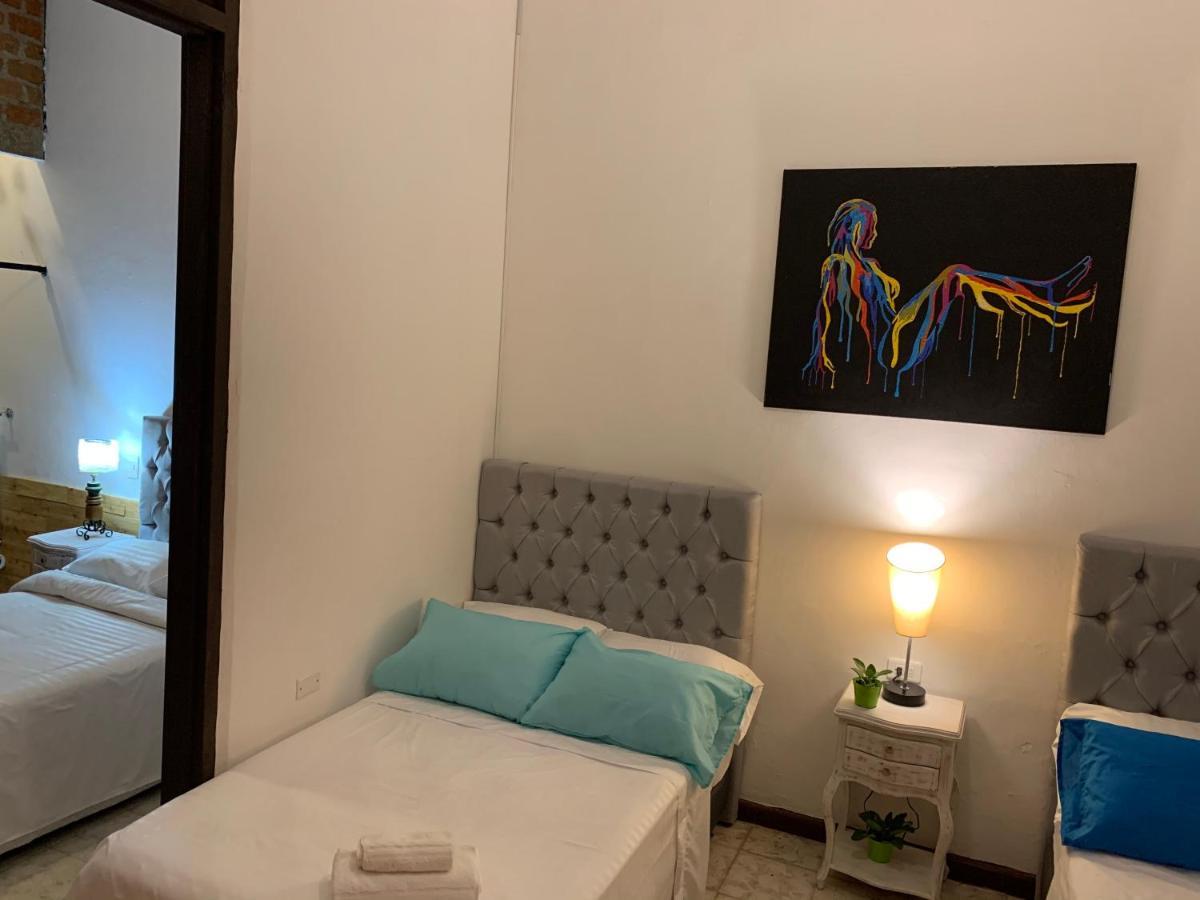 Casa Blanca San Antonio Hostal Boutique Кали Екстериор снимка