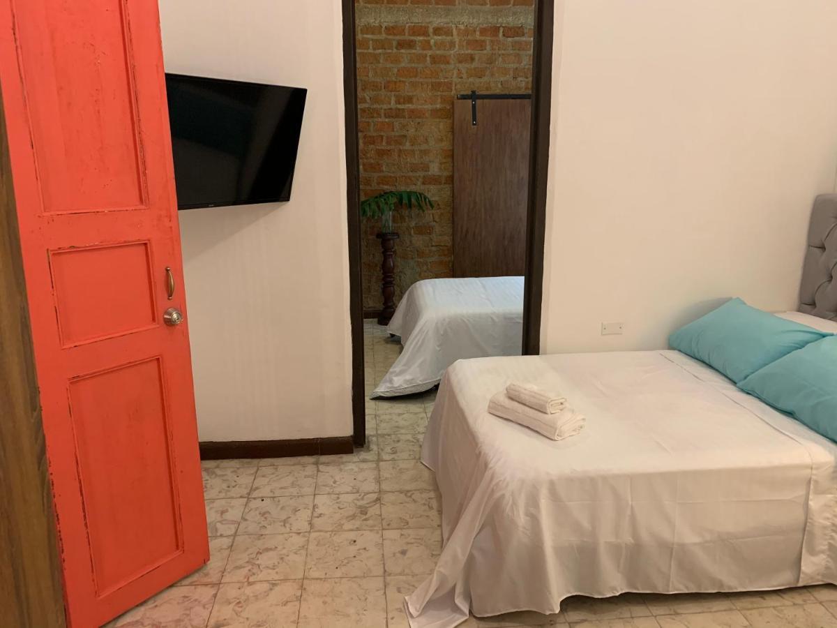 Casa Blanca San Antonio Hostal Boutique Кали Екстериор снимка
