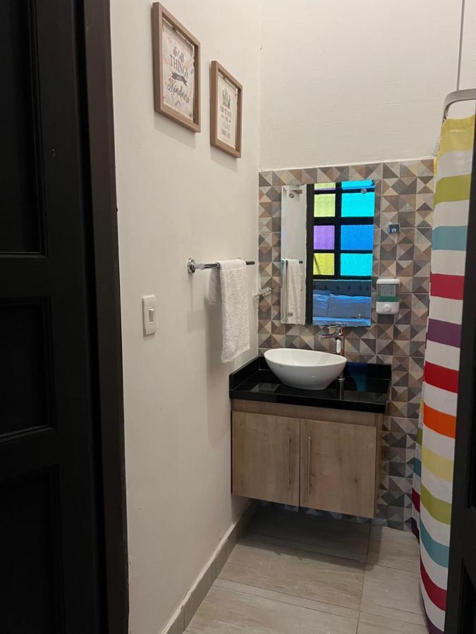 Casa Blanca San Antonio Hostal Boutique Кали Екстериор снимка