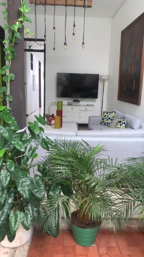 Casa Blanca San Antonio Hostal Boutique Кали Екстериор снимка