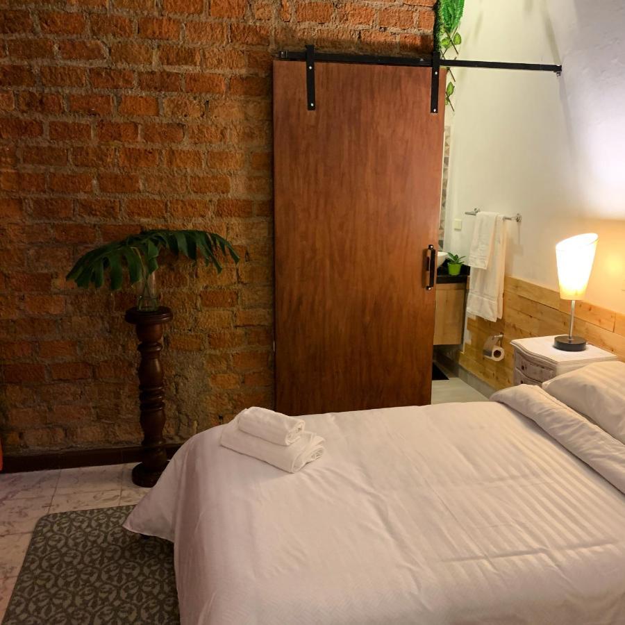 Casa Blanca San Antonio Hostal Boutique Кали Екстериор снимка