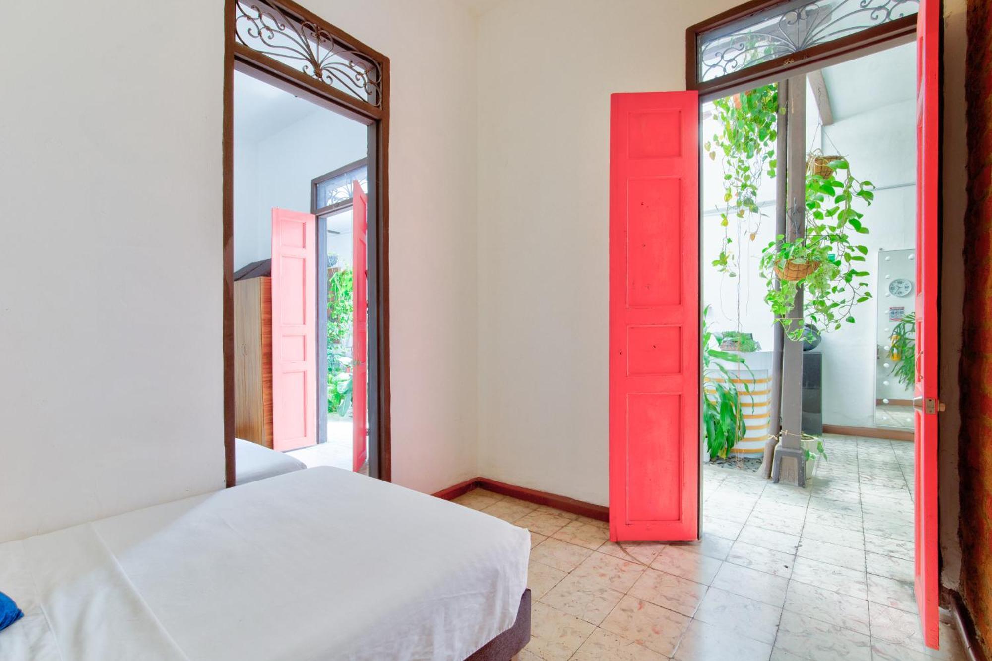 Casa Blanca San Antonio Hostal Boutique Кали Екстериор снимка