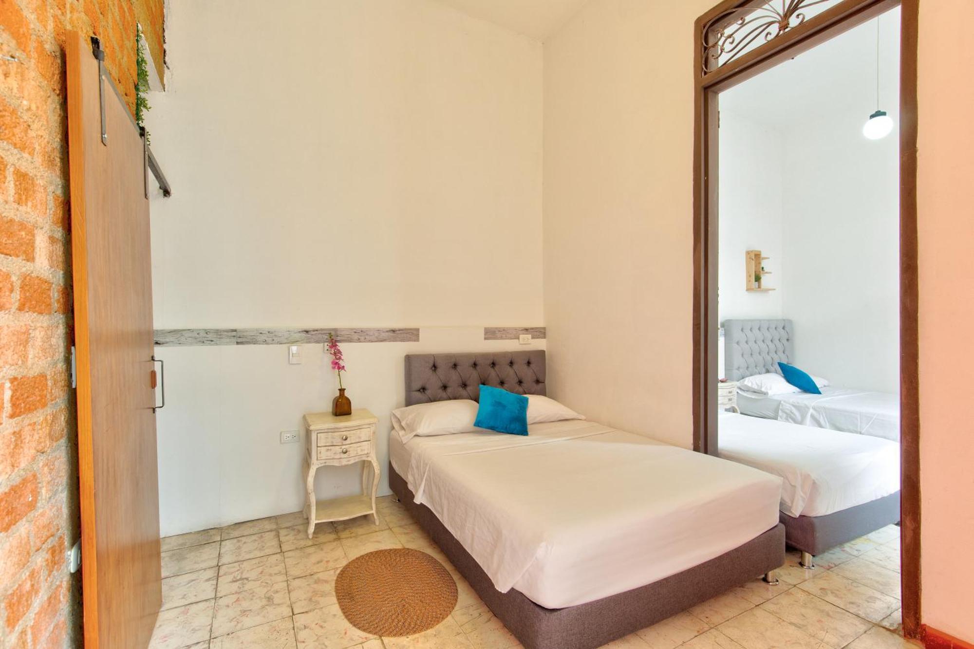 Casa Blanca San Antonio Hostal Boutique Кали Екстериор снимка