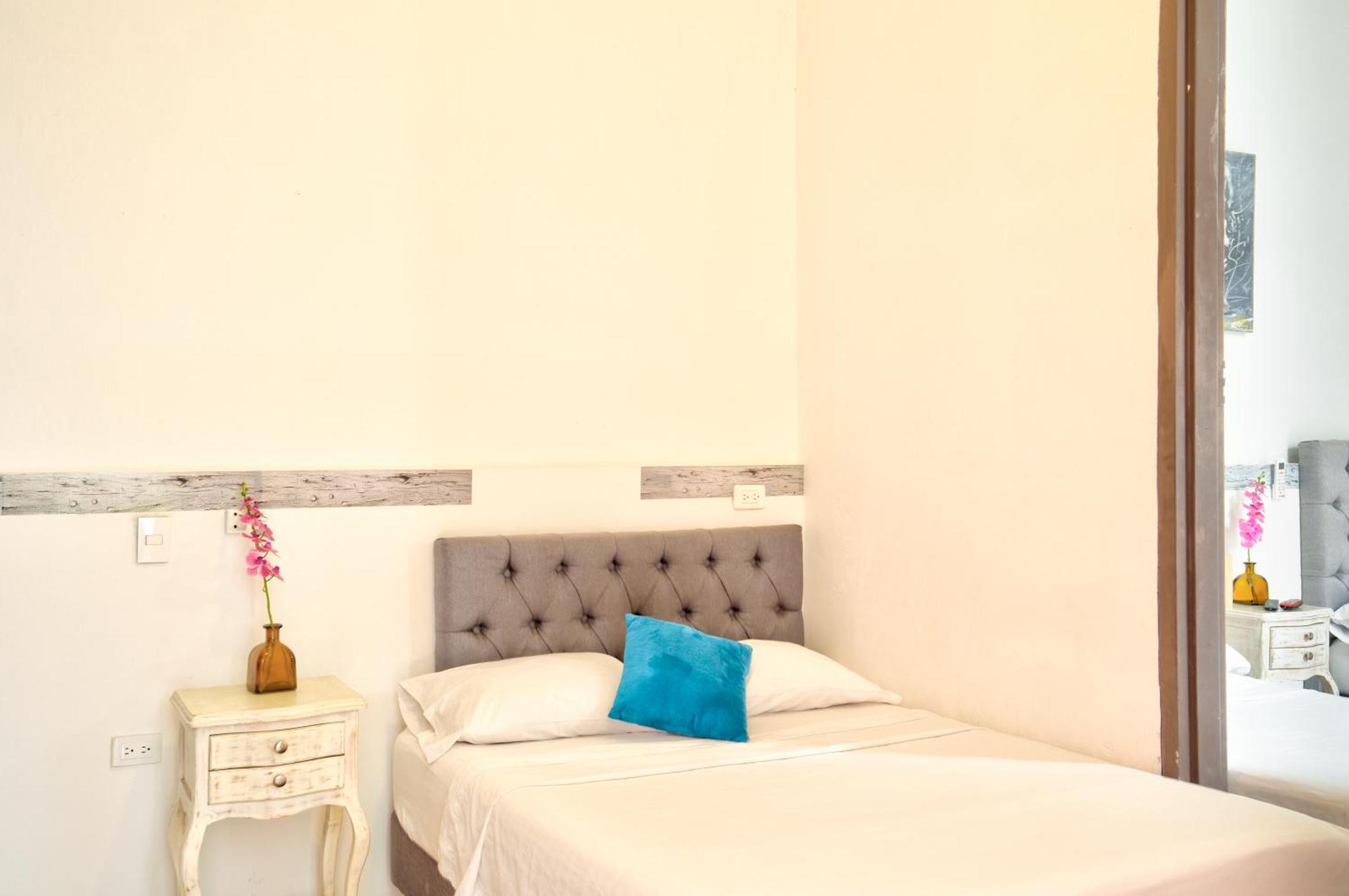 Casa Blanca San Antonio Hostal Boutique Кали Екстериор снимка