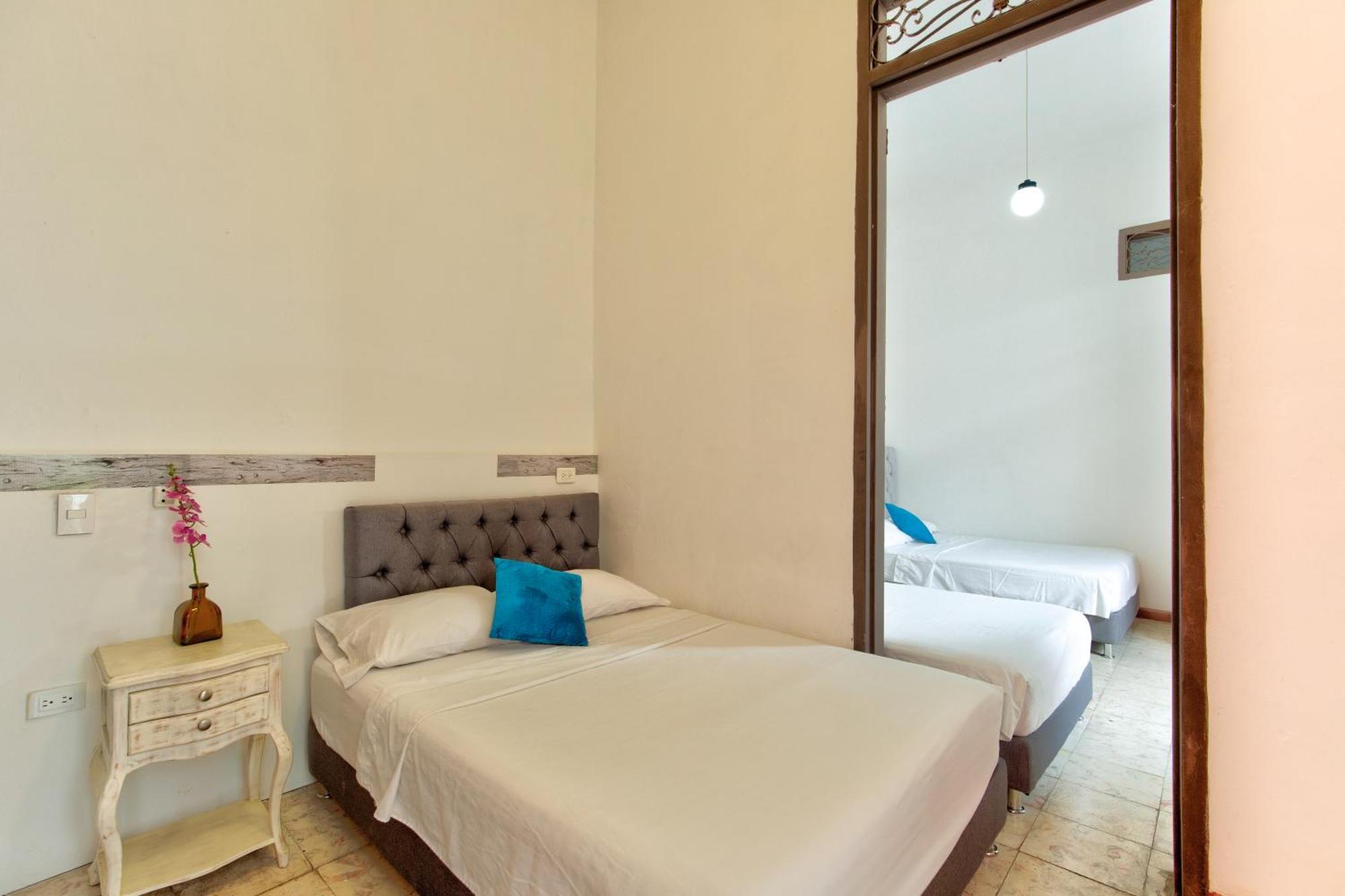 Casa Blanca San Antonio Hostal Boutique Кали Екстериор снимка