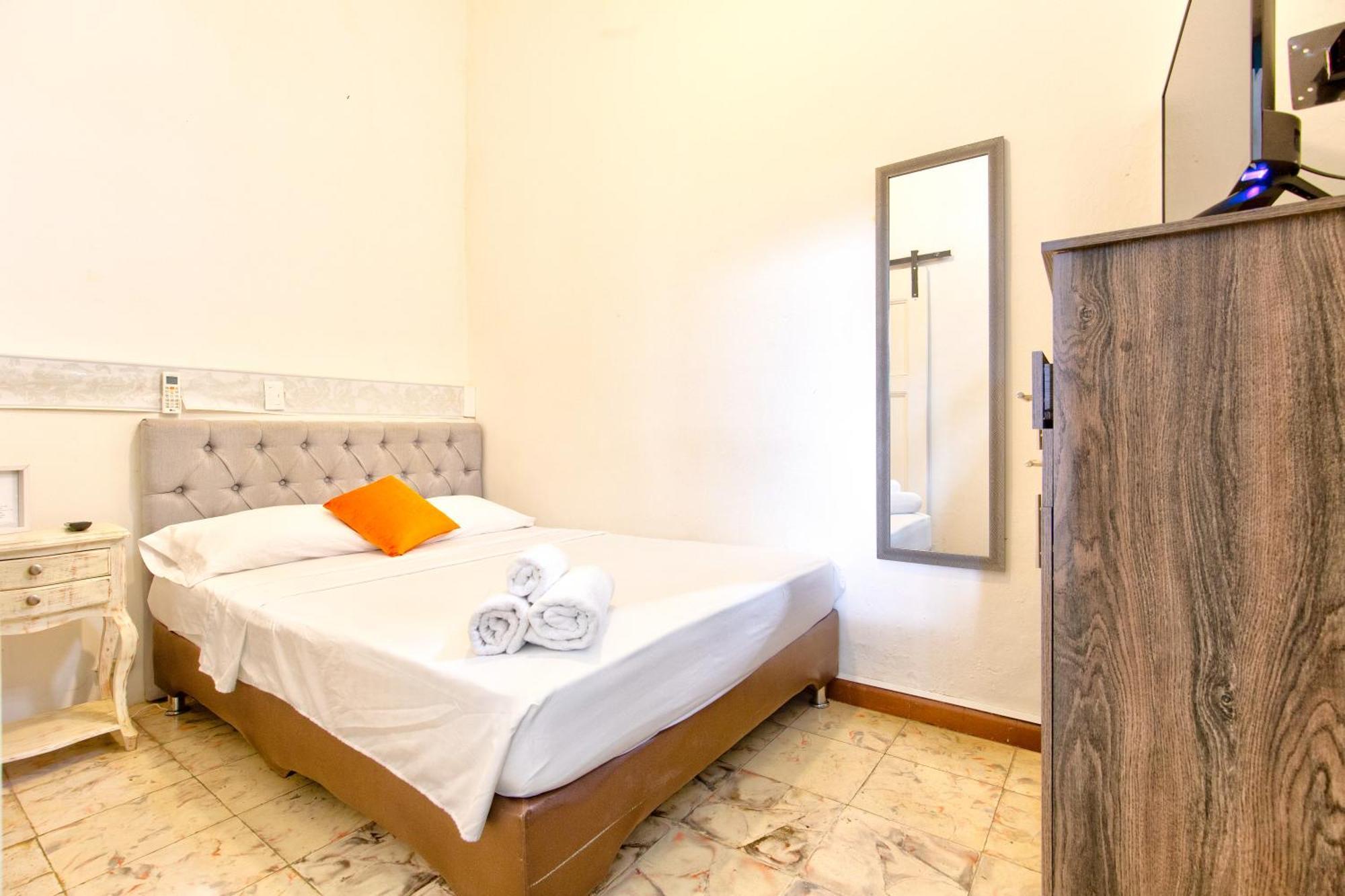 Casa Blanca San Antonio Hostal Boutique Кали Екстериор снимка
