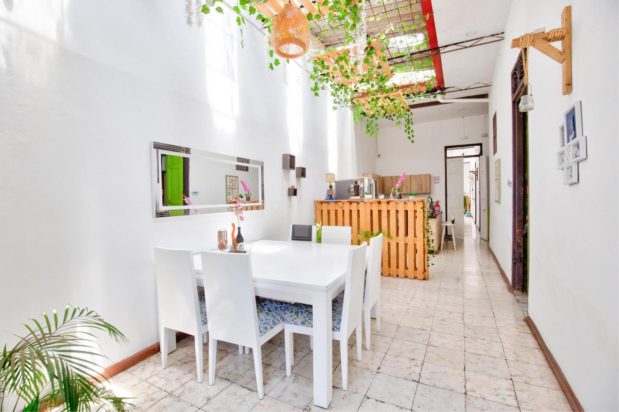 Casa Blanca San Antonio Hostal Boutique Кали Екстериор снимка