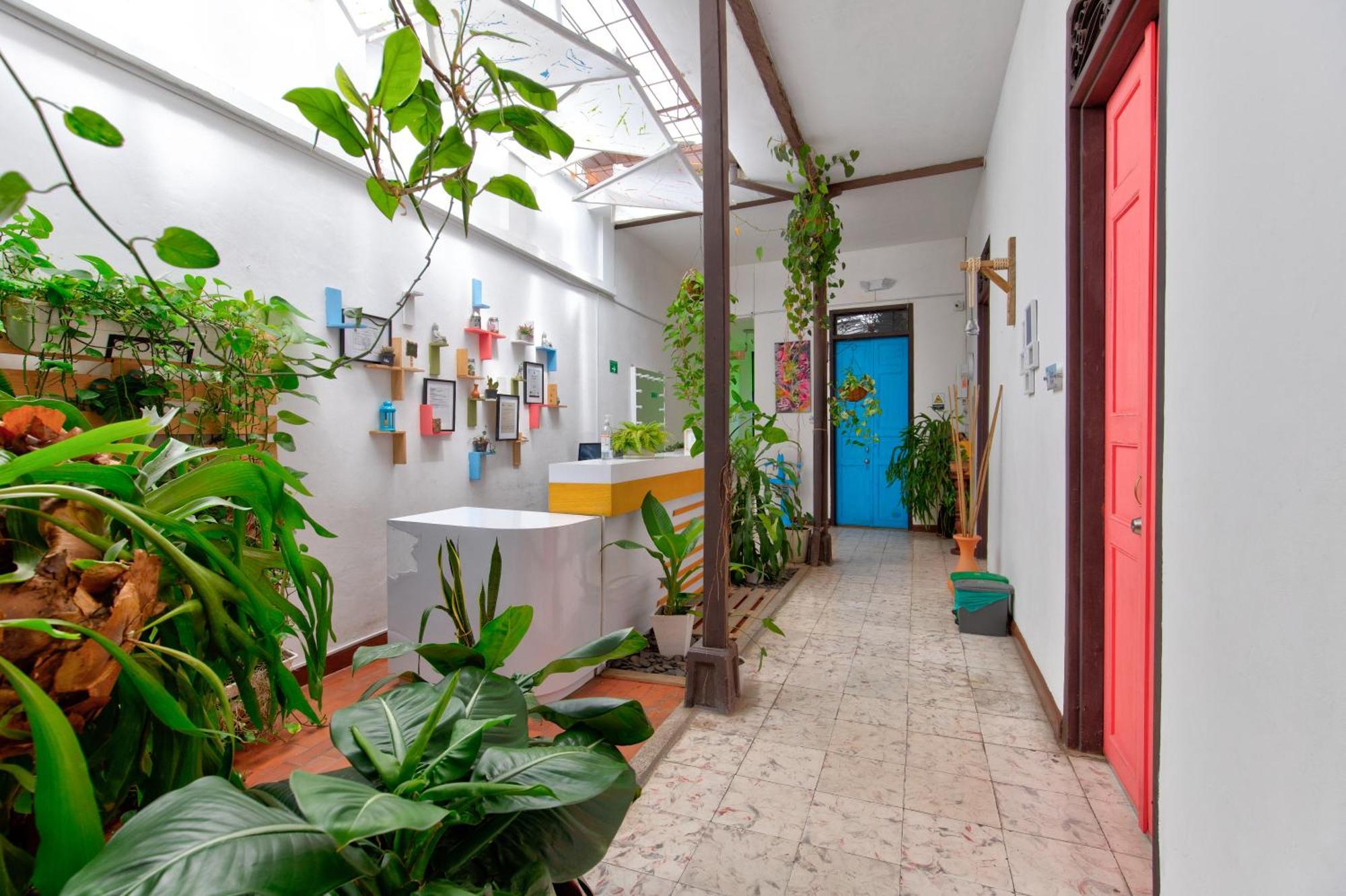 Casa Blanca San Antonio Hostal Boutique Кали Екстериор снимка