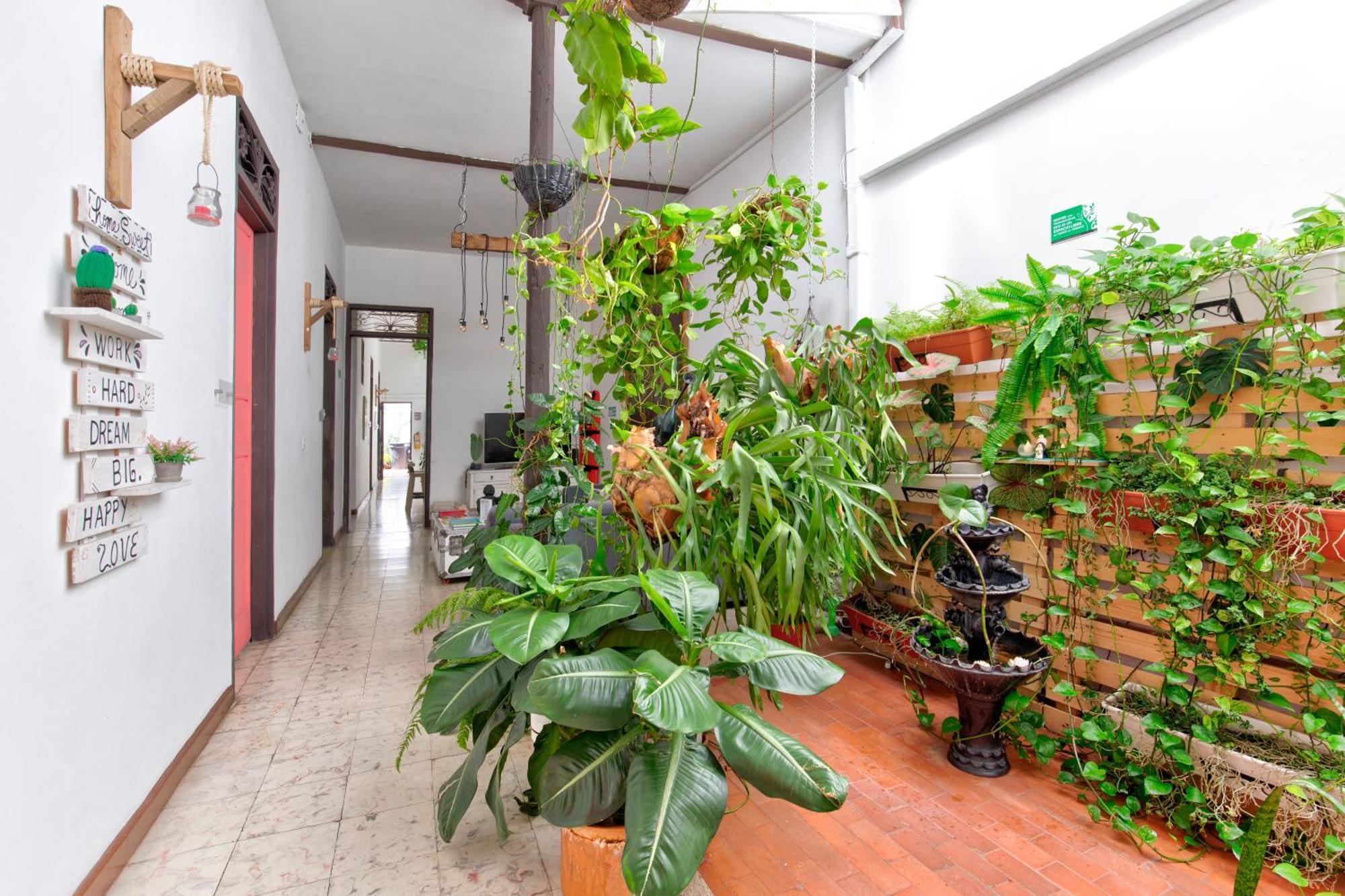Casa Blanca San Antonio Hostal Boutique Кали Екстериор снимка