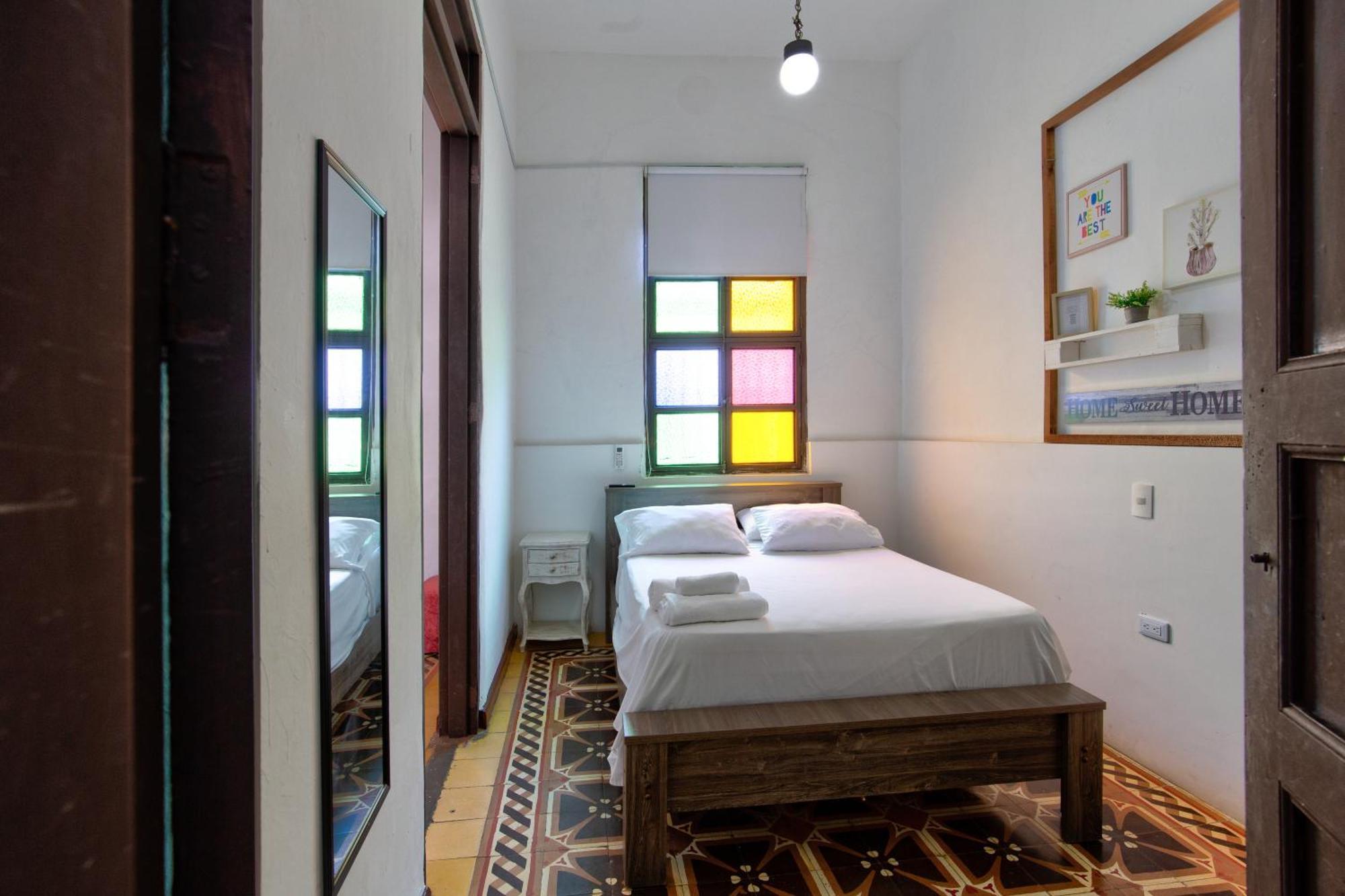Casa Blanca San Antonio Hostal Boutique Кали Екстериор снимка