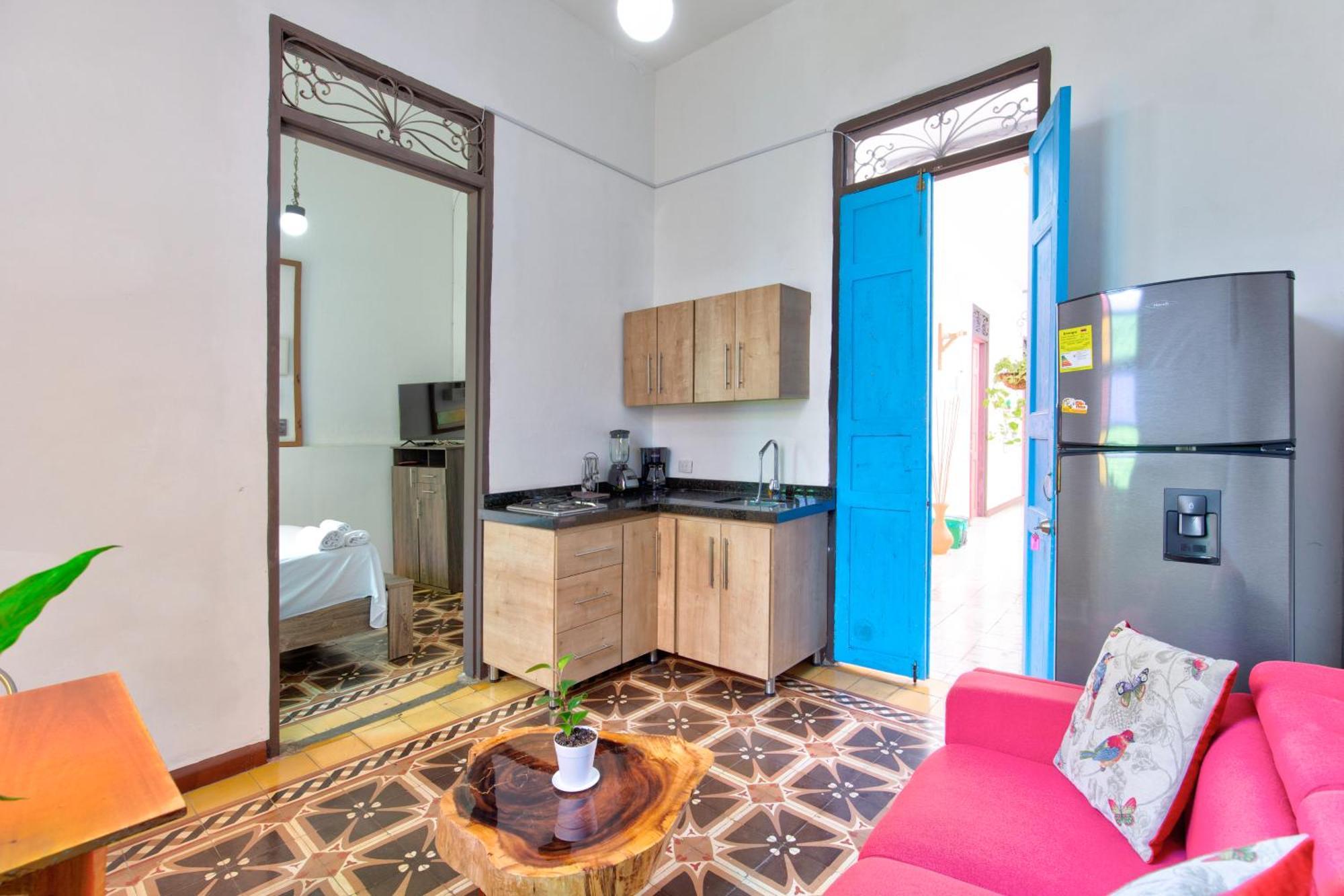 Casa Blanca San Antonio Hostal Boutique Кали Екстериор снимка