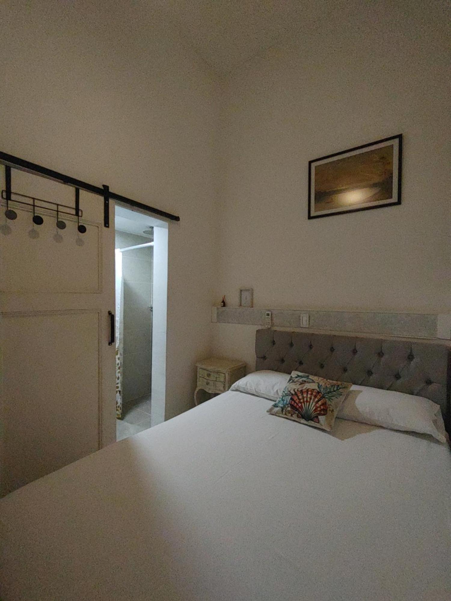 Casa Blanca San Antonio Hostal Boutique Кали Стая снимка